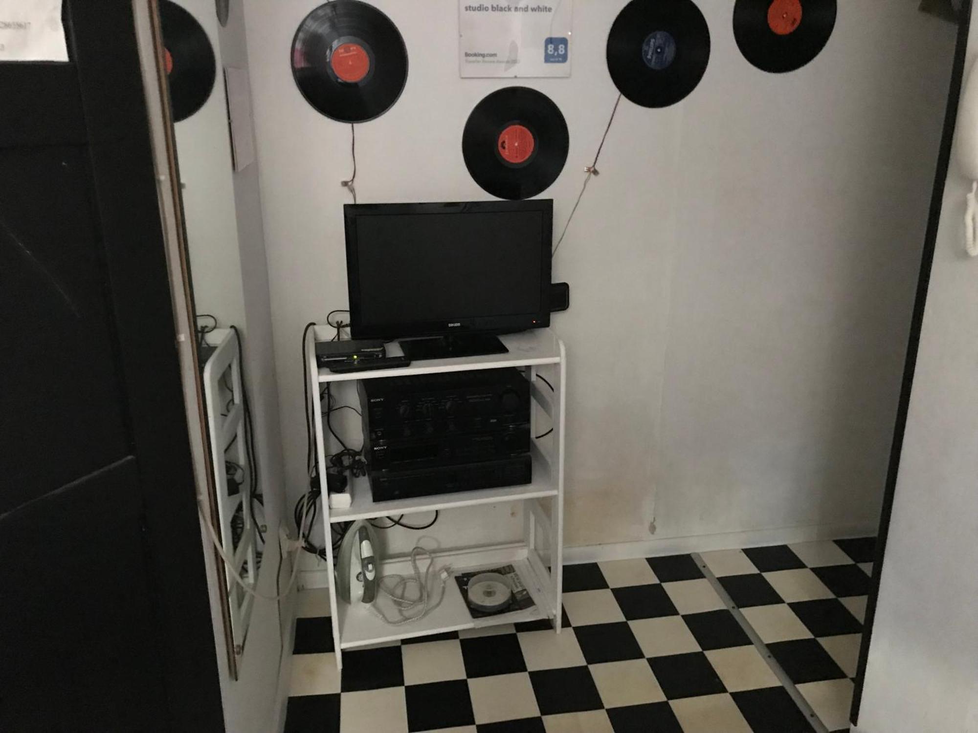 Studio Black And White Apartment Lodz  Exterior photo